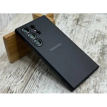 Чорний чохол Silicone Cover на Samsung Galaxy S24 Ultra – надійний захист 